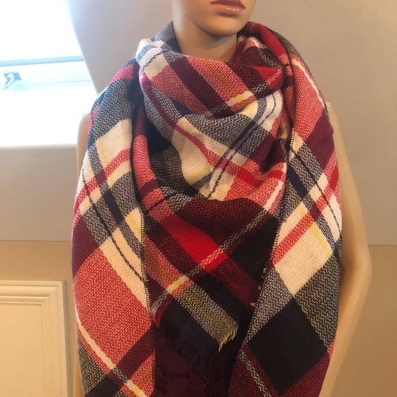 Triangle Blanket Scarf - Picture 3 of 4